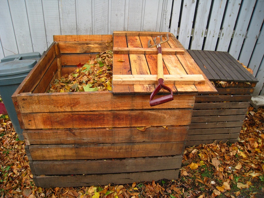 Ящик для компоста из досок.