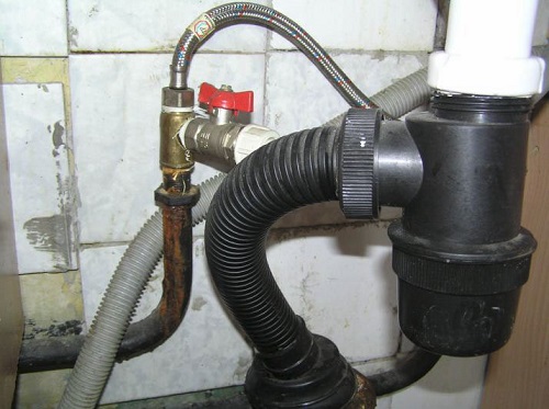 Пример подключения водонагревателя к смесителю.